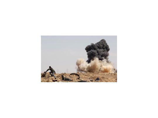Libia: las fuerzas de Gadafi avanzan sobre el principal bastión de la oposición
