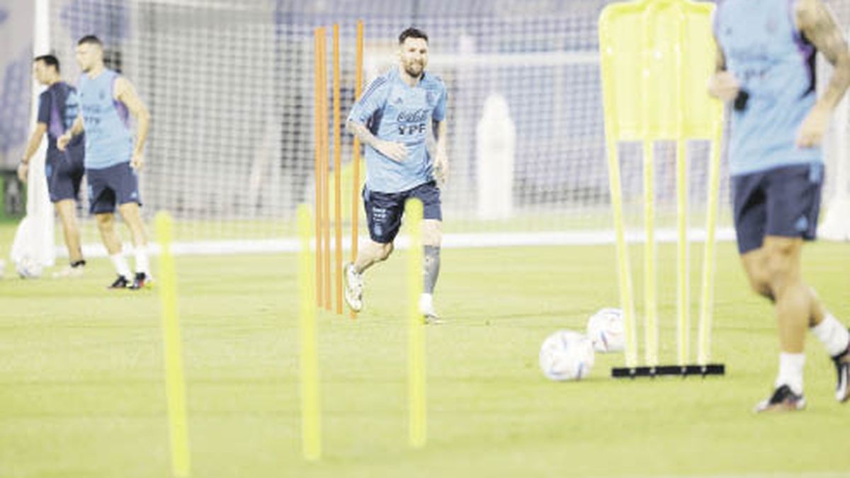 Messi trained alongside the rest, clearing up doubts about his physical condition