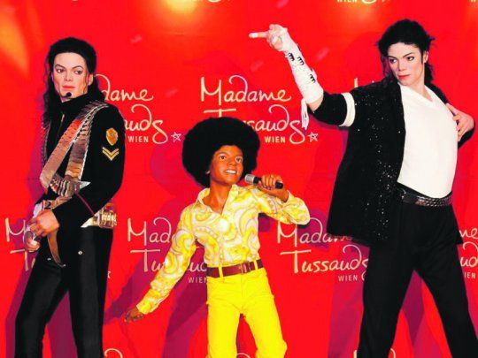 Una fama de amianto. Michael Jackson en tres etapas de su vida en el museo Madame Tussauds de Viena.