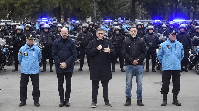 Los nuevos policías se distribuirán en las principales avenidas, como en la 9 de Julio, donde además se incorporarán cien binomios a lo largo de toda la traza y 200 en centros comerciales a cielo abierto.