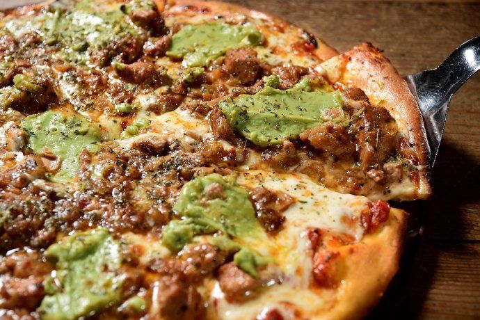 El toque especial de picante de esta pizza proviene de un mix especial de pimientas y especias. El toque especial de picante de esta pizza proviene de un mix especial de pimientas y especias.