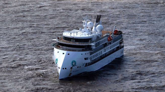 El buque Greg Mortimerestuvo varado en el océano Atlántico y el Uruguay socorrió a sus pasajerosdurante la pandemia.