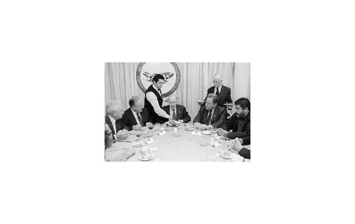 ámbito.com | Munir Madcur (vice 2° de la CAC), Eduardo Baglietto (presidente), Aldo Roggio, y Gerardo Martínez (UOCRA) flanquean a Roberto Lavagna. El ministro reafirmó el lanzamiento del Plan de Obras Públicas.