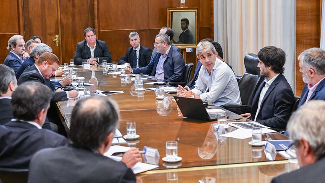 El ministro Caputo junto a los líderes del consumo masivo.