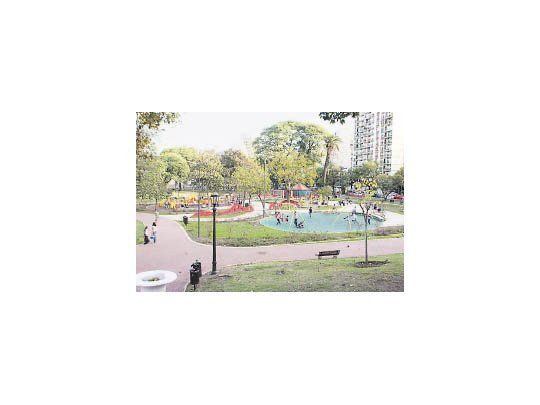 En el Parque Lezama quedan aún algunos materiales de construcción que serán removidos para realizar mañana su reapertura oficial.