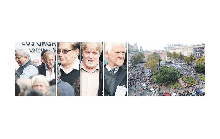 ámbito.com | El núcleo duro del moyanismo, con Julio Piumato, Omar Plaíni y el petrolero Guillermo Pereyra, entre otros, fue el eje del acto y a ese sector pertenecía la mayoría de la concurrencia. Asistió Gustavo Vera (La Alameda), pero la sorpresa la dio el reaparec