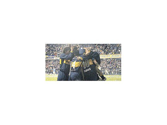 Rodrigo Palacio acaba de convertir el gol de Boca en una jugada viciada de nulidad, peroque le permitió al equipo de Russo lograr la tranquilidad que necesitaba para manejar eltrámite.
