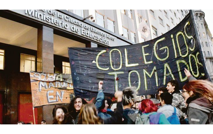 Marcha. Los estudiantes se agruparon el viernes pasado frente al Ministerio para pedir ser escuchados.