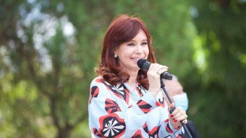 La vicepresidenta Cristina Fernández aseguró que hay que volver a retomar un modelo de producción y empleo y advirtió que no hay plata para pagar lo que el FMI pide.&nbsp; &nbsp;