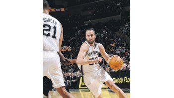 Emanuel Ginóbili tuvo una gran actuación en el primer triunfo de la temporada de San Antonio.