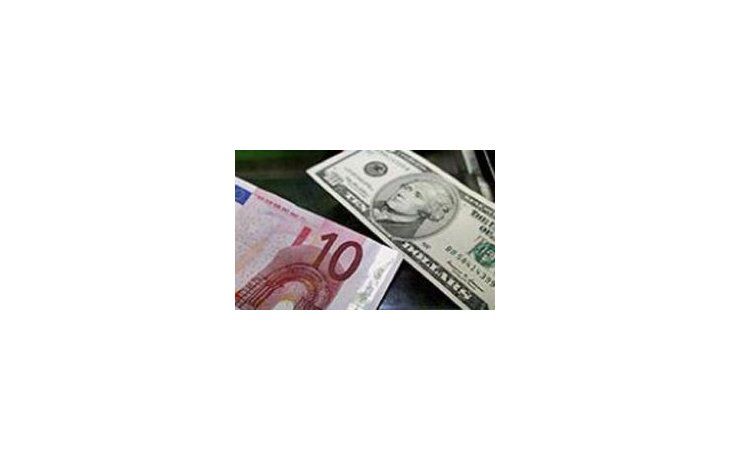 El euro cedió a mínimo en dos años contra dólar