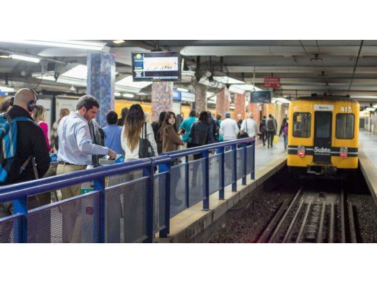 Las seis líneas de Subte y el Premetro funcionarán este domingo desde las 7