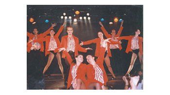 ámbito.com | «Buenos Aires Tap» es un logrado espectáculo de cámara protagonizado por bailarines con el exacto sentido rítmico, la simpatía y la gracia que exige el tap.