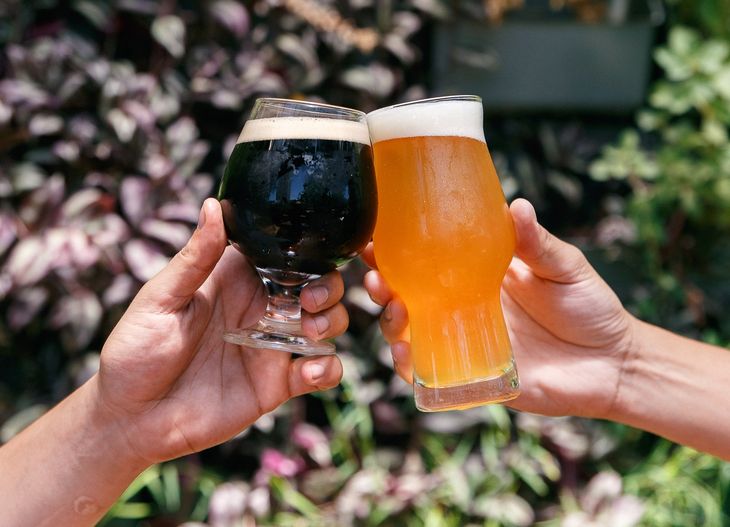 Ofrece desde estilos clásicos como la German Pils hasta rarezas como Grape Ale o Hemp IPA.