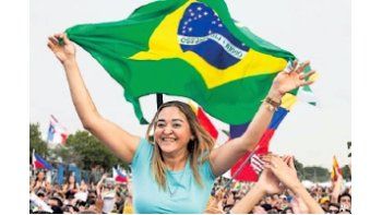 ámbito.com | Jóvenes de toda Sudamérica, y de todo el mundo en rigor, acompañarán al papa Francisco en su visita a Río de Janeiro. El fervor de los primeros que llegaron ya era palpable ayer en las calles.