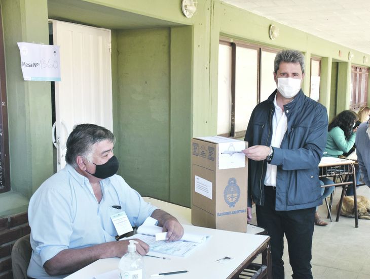 APOYO. Los candidatos impulsados por el gobernador Sergio Uñac resultaron los más votados en las PASO de ayer.