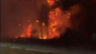 Las llamas sorprendieron a los vecinos de Ezeiza. Las llamas sorprendieron a los vecinos de Ezeiza.