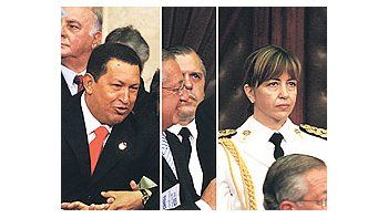 ámbito.com | Los únicos militares invitados ayer al acto de jura de Cristina de Kirchner fueron los edecanes/as y el ex militar Hugo Chávez. Una rareza de ese acto es que no fueron invitados ni militares ni obispos.