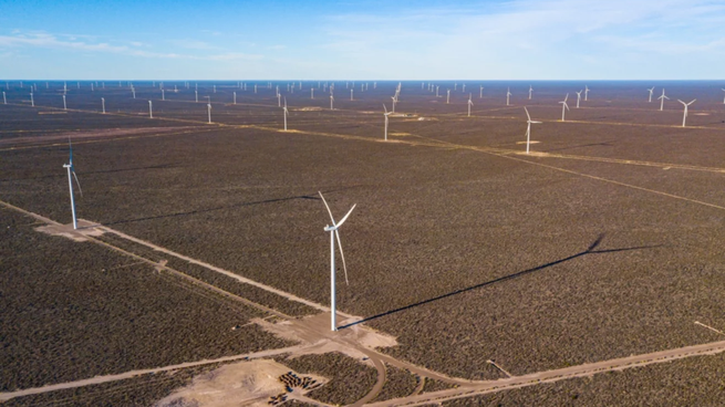 La inversión se destinará a la ampliación del parque eólico de Aluar en Puerto Madryn, fortaleciendo el desarrollo económico y energético de la Patagonia.