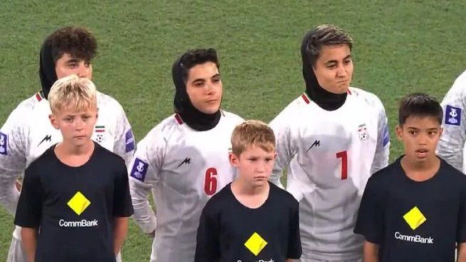 La Selección femenina de fútbol de Irán no cantó el himno como protesta