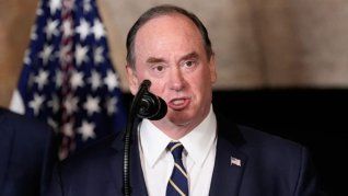 El desenlace resultó luego de tensiones entre Phelan y su par de defensa Peter Hegseth, que llegaron a un punto crítico durante las últimas semanas. El desenlace resultó luego de tensiones entre Phelan y su par de defensa Peter Hegseth, que llegaron a un punto crítico durante las últimas semanas.