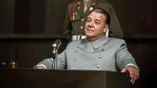 Russell Crowe, un estupendo trabajo como el jerarca nazi Hermann Göring. Russell Crowe, un estupendo trabajo como el jerarca nazi Hermann Göring.