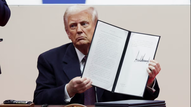 Trump firmó este lunes su primera serie de decretos.&nbsp;