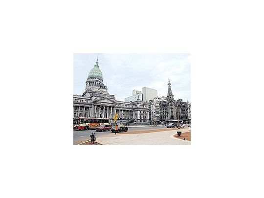 El Congreso recibirá hoy el proyecto de Presupuesto 2009.Dentro de 48 horas, llegará también la ampliación de gastos para 2008 en $ 23.000 millones.