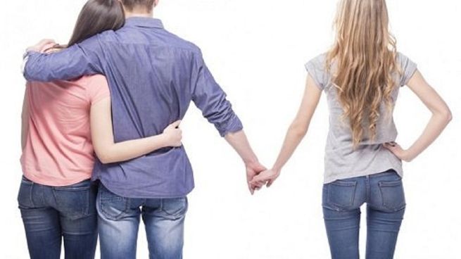 Soñar que nuestra pareja nos es infiel se relaciona con miedos y desconfianza.