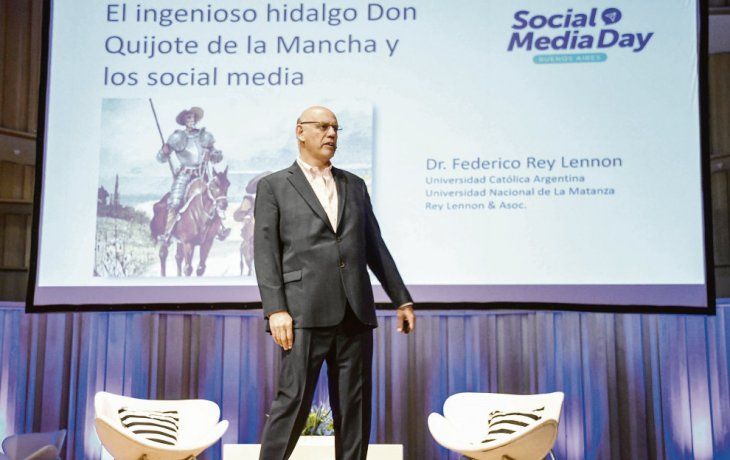 Social Media Day. Federico Rey Lennon utilizó el ejemplo de Don Quijote como el homo digitalis que consume información fragmentada y tiene ansias de grandes relatos que le vuelvan a dar sentido a su existencia.