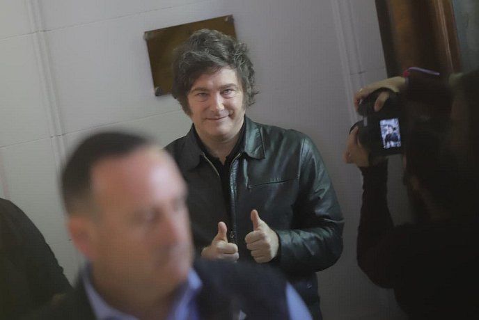 Javier Milei en Almagro cerca de las 11 de la mañana. Javier Milei en Almagro cerca de las 11 de la mañana.