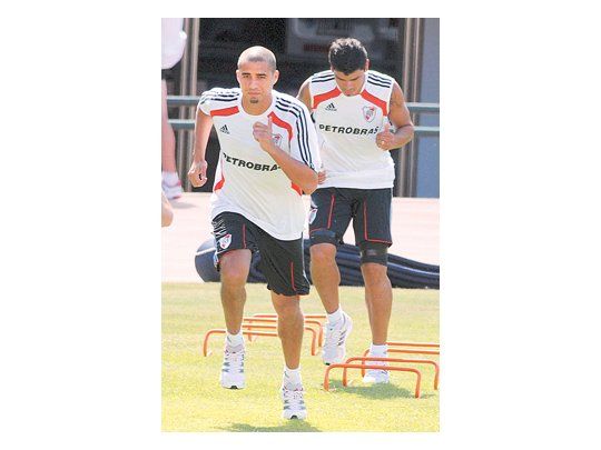 David Trezeguet y su primer entrenamiento con la camiseta de River. El delantero dice que «quiere hacer historia» con la casaca de la cual es hincha.