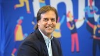 Luis Lacalle Pou le brindó una llamada telefónica al presidente electo de Argentina, Javier Milei.