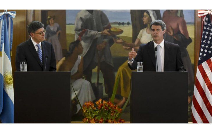 El secretario de Tesoro de EEUU, Jack Lew, junto al ministro de Hacienda y Finanzas, Alfonso Prat Gay.