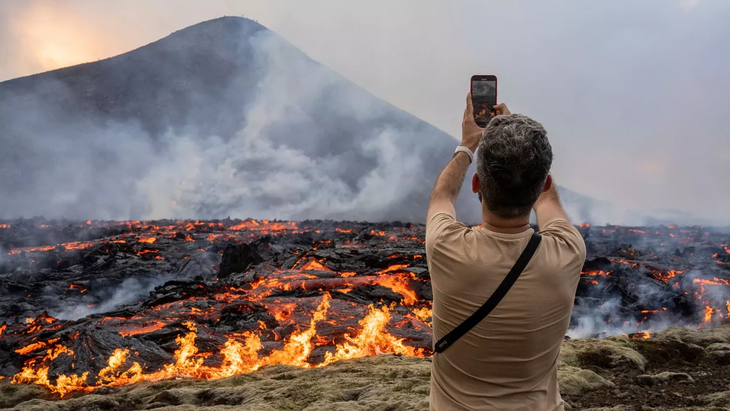 Islandia con sus más de 200 volcanes es uno de los países con mayor actividad volcánica de nuestro planeta. Islandia con sus más de 200 volcanes es uno de los países con mayor actividad volcánica de nuestro planeta.