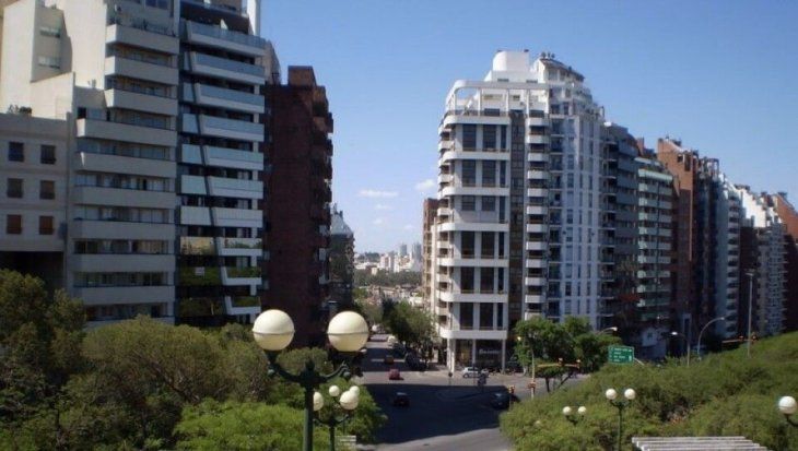 Vista desde el Parque Sarmiento, cerca de la intersección con la Avenida Poeta Lugones en plena Nueva Córdoba, una de las zonas más solicitadas   Vista desde el Parque Sarmiento, cerca de la intersección con la Avenida Poeta Lugones en plena Nueva Córdoba, una de las zonas más solicitadas