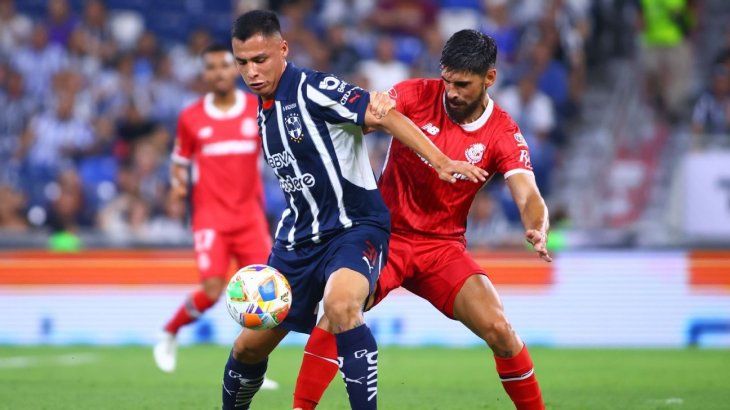 Diablos y Rayados se enfrentan en una semifinal marcada por el impulso escarlata y la necesidad regiomontana de frenar su racha sin títulos. Diablos y Rayados se enfrentan en una semifinal marcada por el impulso escarlata y la necesidad regiomontana de frenar su racha sin títulos.