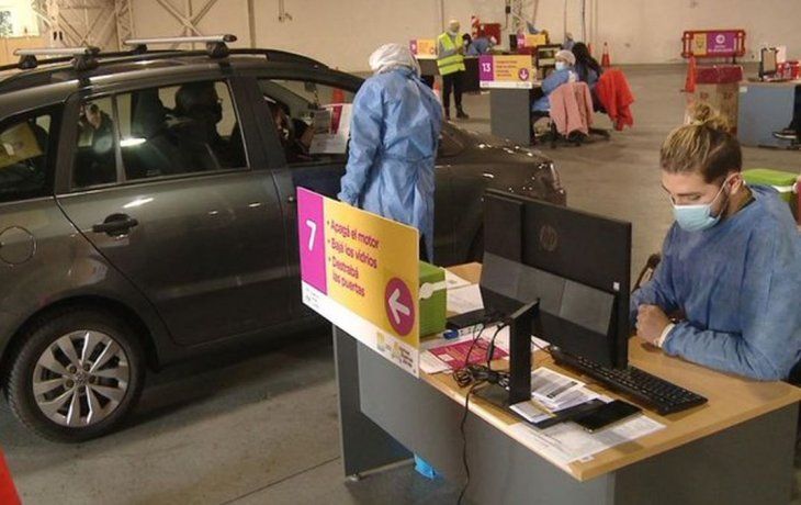 Costa Salguero: la Ciudad habilitó el primer vacunatorio vehicular del distrito.