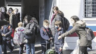 desde hoy el barbijo es optativo en espacios laborales, escuelas bonaerenses