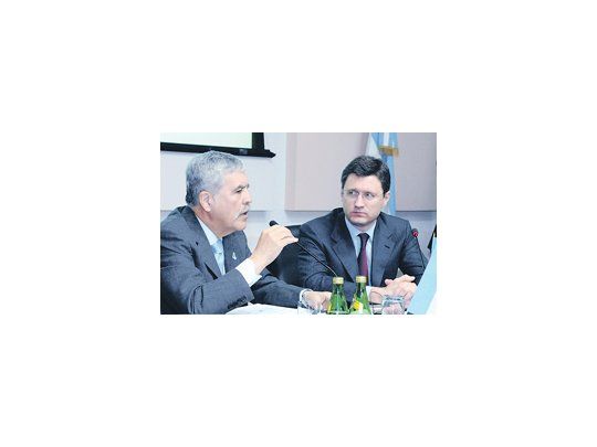 De Vido y el ministro de Energía de la Federación Rusa, Alexander Novak, ayer, durante la presentación del concurso argentino.