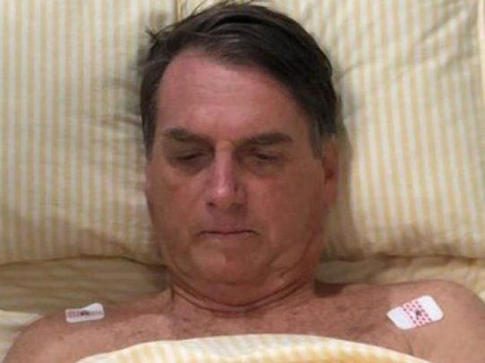 Jair Bolsonaro continúa internado en el hospital.