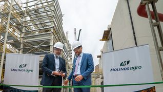 Esta inversión se suma a los más de u$s70 millones desembolsados en los últimosaños para ampliar la capacidad de almacenaje y mejorar la infraestructura portuaria. Esta inversión se suma a los más de u$s70 millones desembolsados en los últimosaños para ampliar la capacidad de almacenaje y mejorar la infraestructura portuaria.