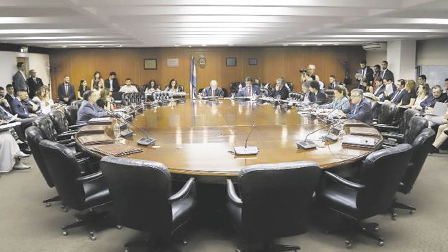 plantón. Los diputados y senadores del Frente de Todos abandonaron la reunión de labor cuestionando declaración y fallo firmado por Rosatti.