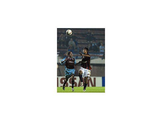 Arsenal goleó a San Lorenzo y lo sacó de la Sudamericana