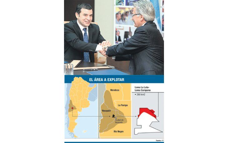 ámbito.com | Miguel Galuccio y Alí Moshiri, director de Chevron para África y América Latina, tras la firma del «joint venture» para explotar un área de 290 kilómetros cuadrados en Vaca Muerta.