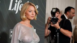 La actriz de Euphoria, Sydney Sweeney,  posó con un deslumbrante vestido en Los Ángeles.
