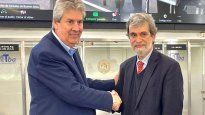 El coordinador de Consejo Agroindustrial, Jose Martins; y el titular de CERA, Fernando Landa suscriben la propuesta para una política de Estado exportadora.