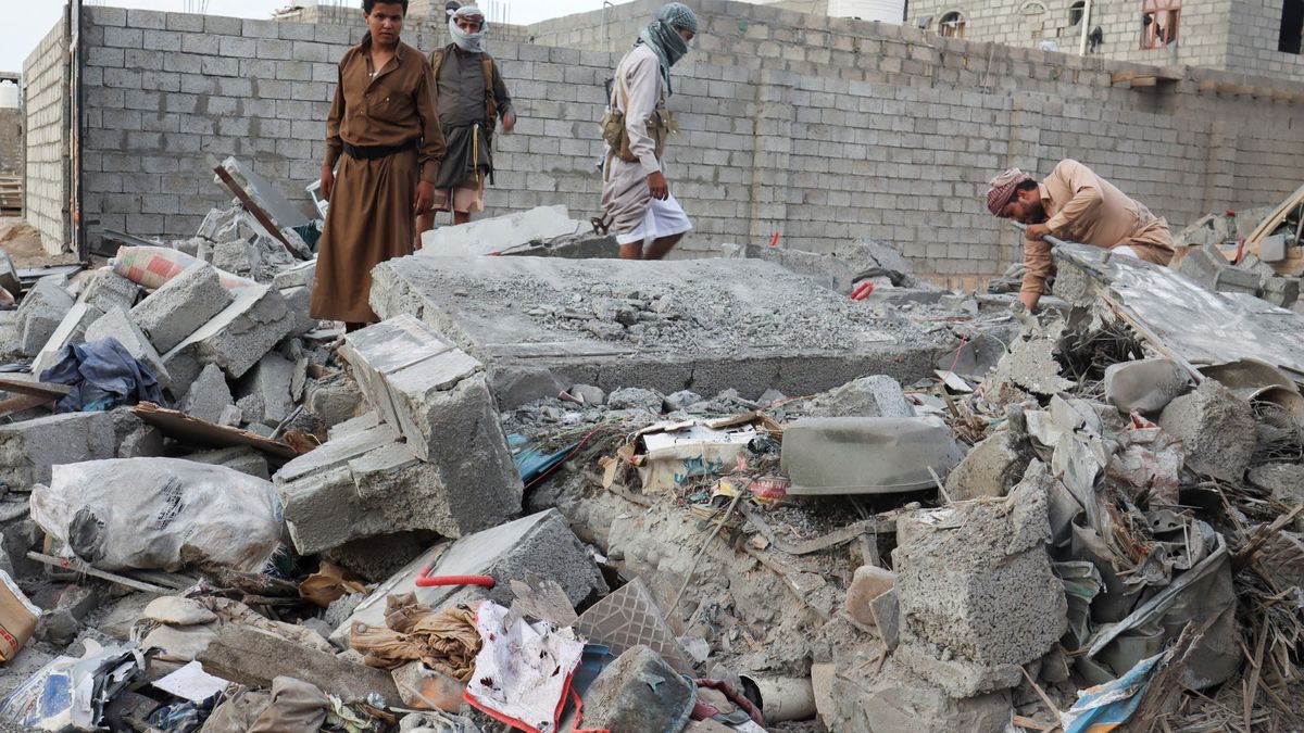 the coalition reported the deaths of 165 Houthi rebels