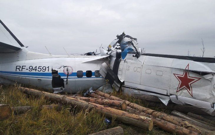 El avión cayó cerca de la ciudad de Menzelinsk, en la República de Tartaristán, y se partió en dos. &nbsp;