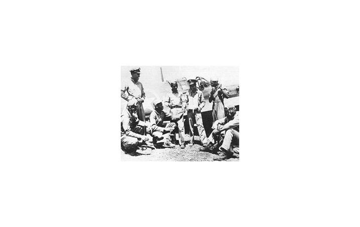 ámbito.com | Pilotos del grupo de elite conocido como redtails descansan poco antes de iniciar una operación contra los nazis.